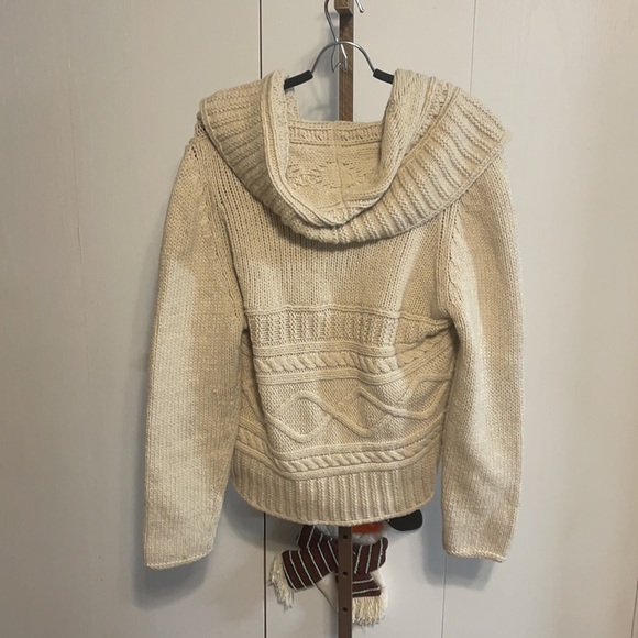 Adorable Sweater by Apt. 9 - Picture 4 of 4